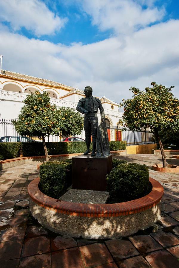 Arenal Carreteria Deluxe Suites By Valcambre Sevilla Exterior foto